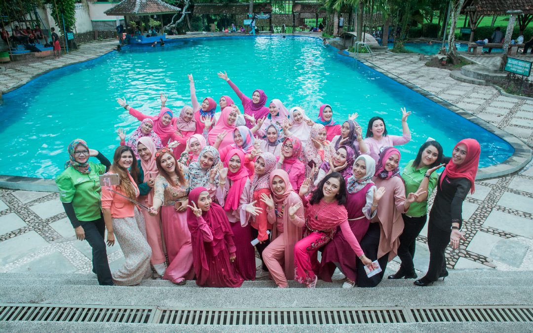 Rame-Rame Belajar Rias di Taman Botani Sukorambi
